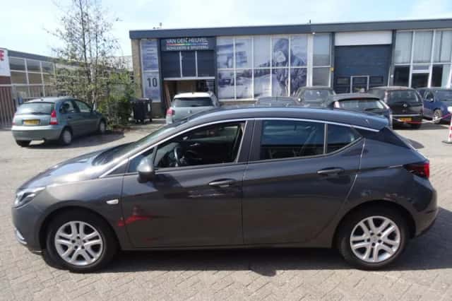 Opel Astra (2016) thumbnail 5