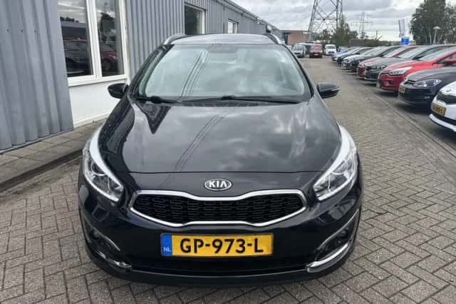 Kia Ceed (2015) thumbnail 2