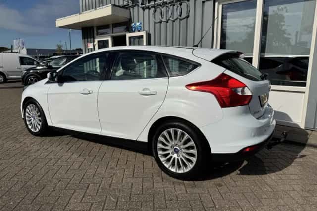 Ford Focus (2012) thumbnail 2