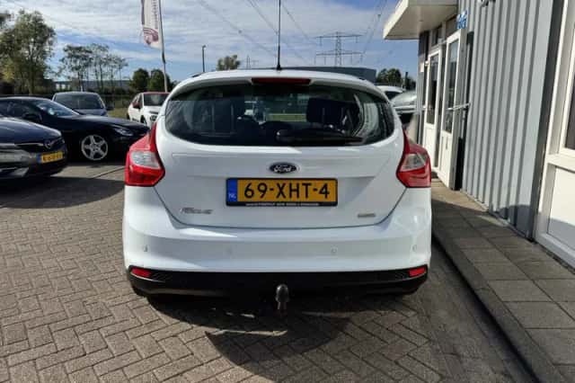 Ford Focus (2012) thumbnail 3