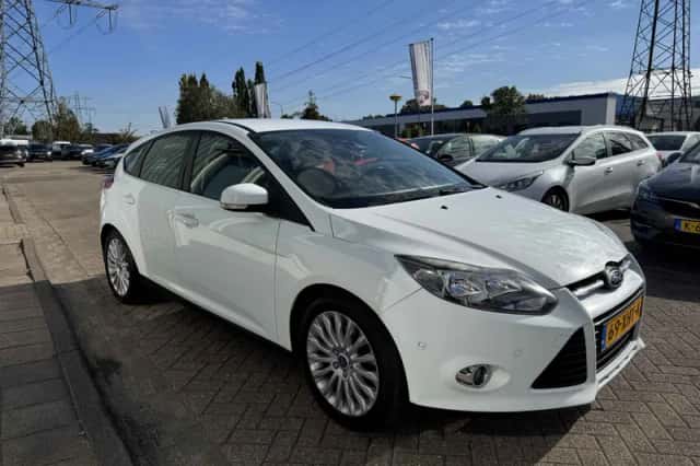 Ford Focus (2012) thumbnail 4