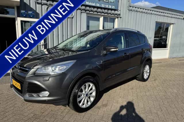 Ford Kuga (2015) thumbnail 1
