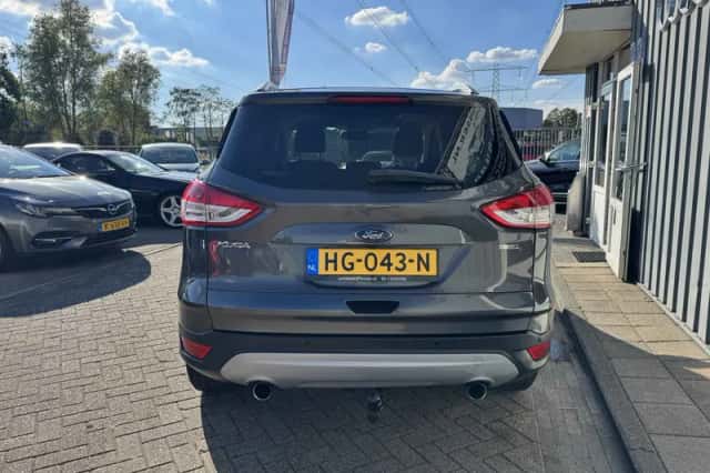 Ford Kuga (2015) thumbnail 3