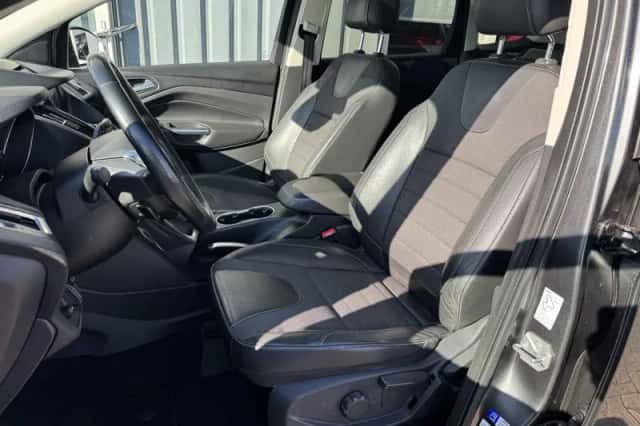 Ford Kuga (2015) thumbnail 6