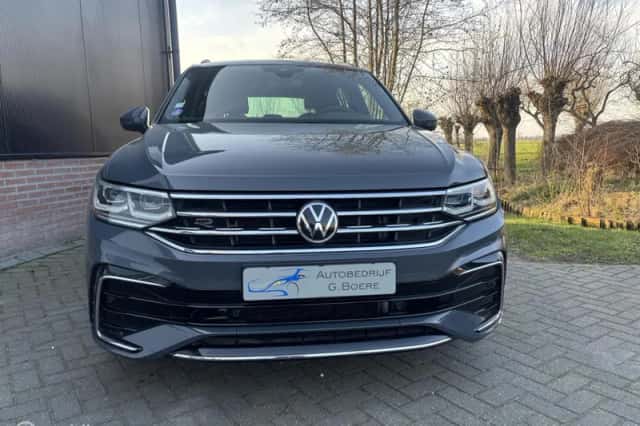 Volkswagen Tiguan (2021) thumbnail 3
