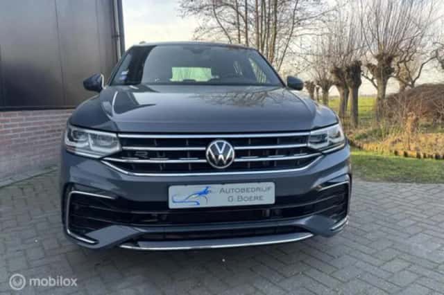 Volkswagen Tiguan (2021) thumbnail 3