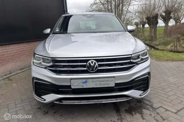 Volkswagen Tiguan (2021) thumbnail 3