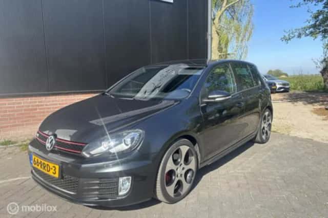 Volkswagen Golf (2011) thumbnail 2