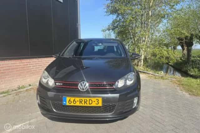 Volkswagen Golf (2011) thumbnail 3