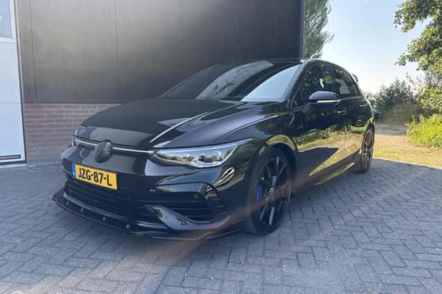Volkswagen Golf (2022) thumbnail 2