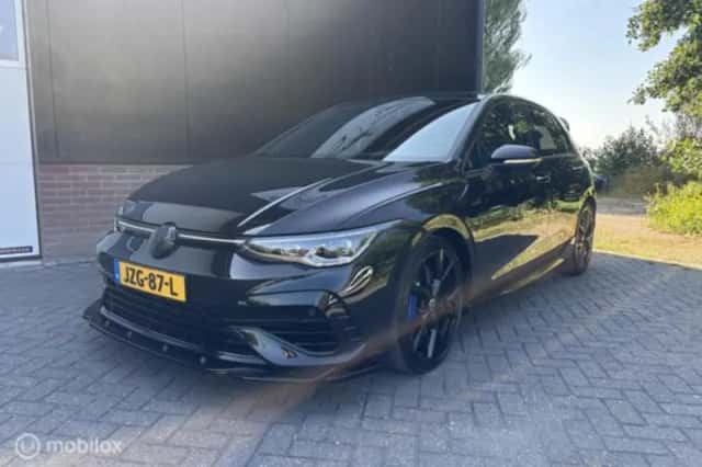 Volkswagen Golf (2022) thumbnail 2