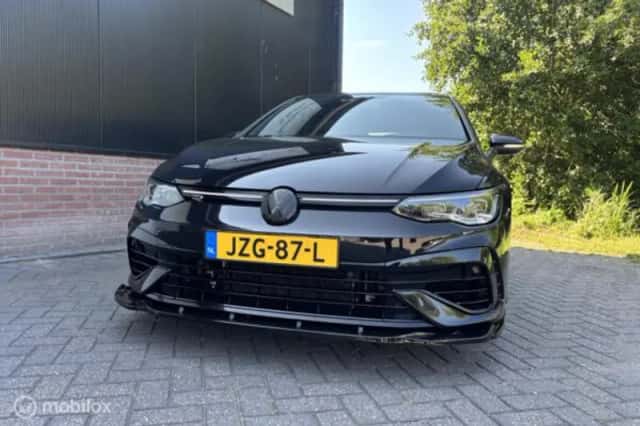 Volkswagen Golf (2022) thumbnail 3