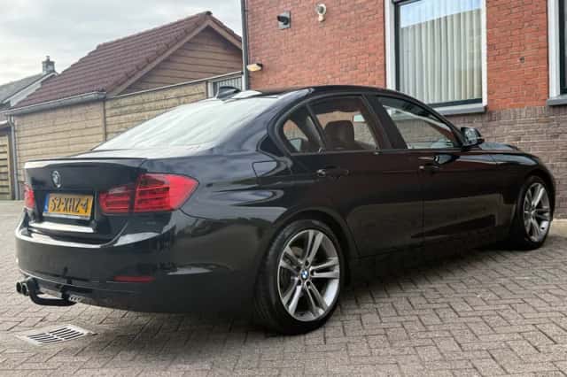 BMW 3-Serie (2012) thumbnail 6