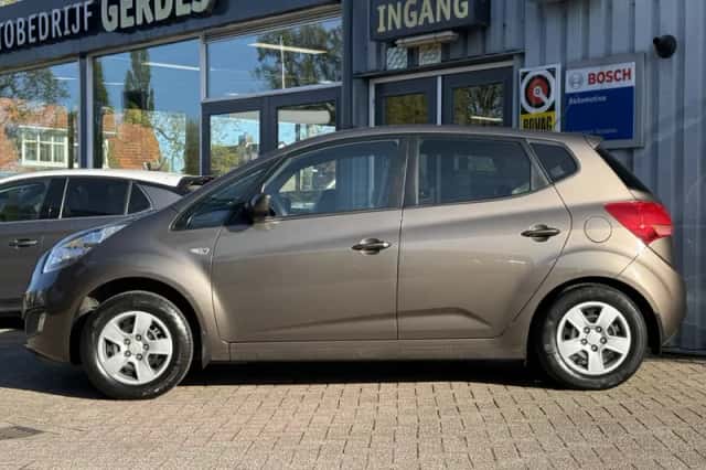 Kia Venga (2013) thumbnail 3