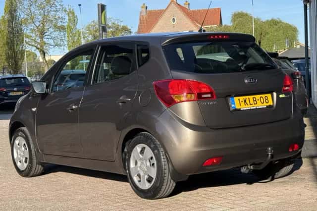 Kia Venga (2013) thumbnail 4