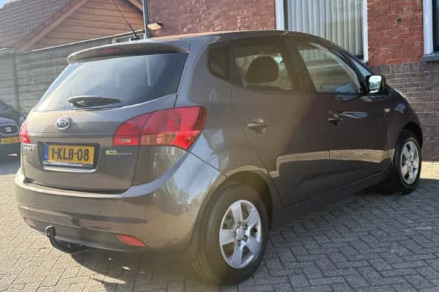 Kia Venga (2013) thumbnail 6
