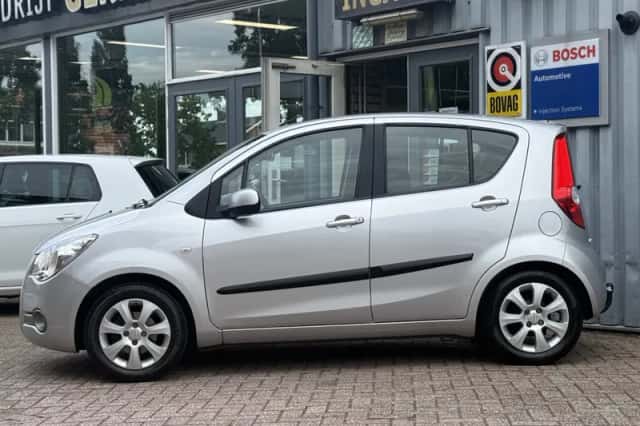 Opel Agila (2011) thumbnail 3