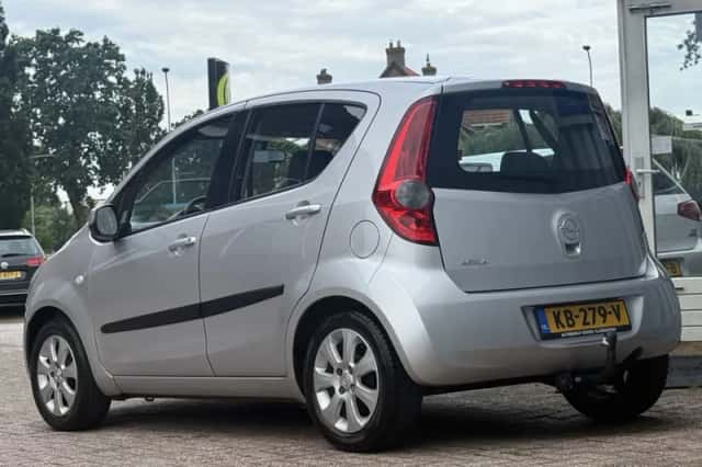 Opel Agila (2011) thumbnail 4