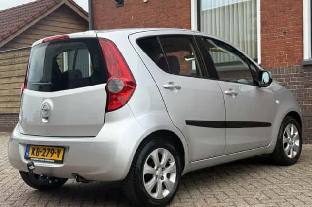 Opel Agila (2011) thumbnail 6