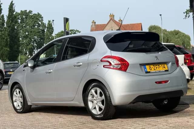 Peugeot 208 (2015) thumbnail 4
