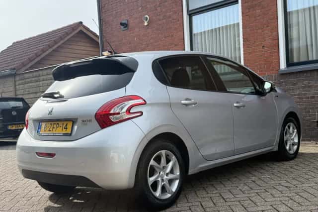 Peugeot 208 (2015) thumbnail 6
