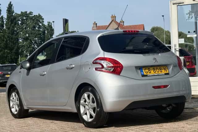 Peugeot 208 (2015) thumbnail 4