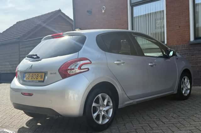 Peugeot 208 (2015) thumbnail 6