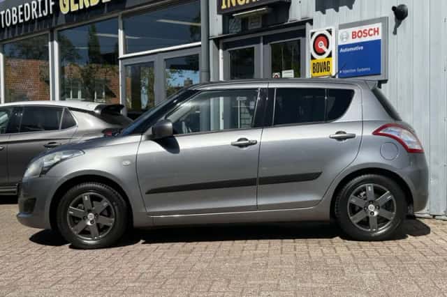 Suzuki Swift (2011) thumbnail 3