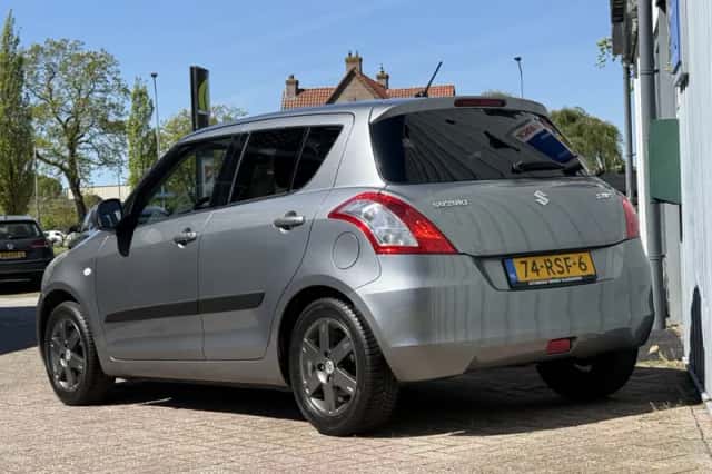 Suzuki Swift (2011) thumbnail 4