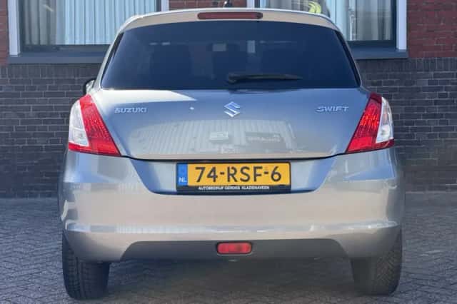 Suzuki Swift (2011) thumbnail 5