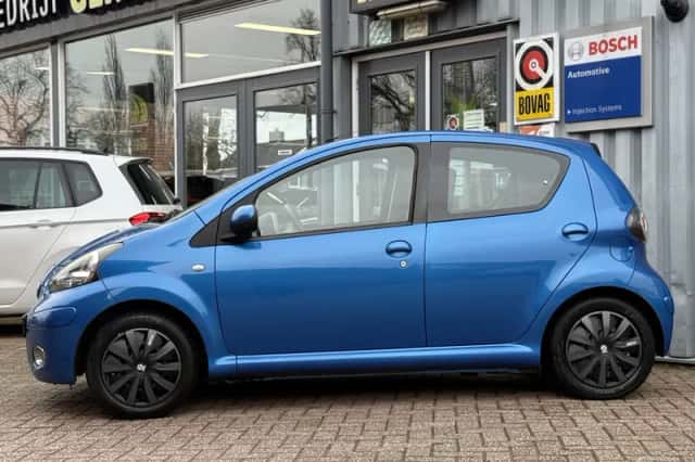 Toyota Aygo (2011) thumbnail 3