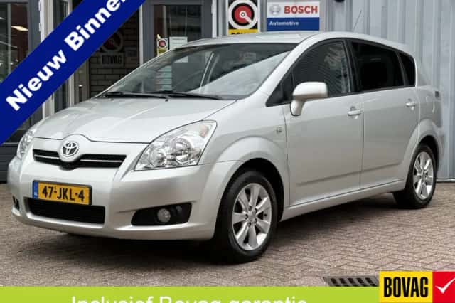 Toyota Verso (2009) thumbnail 2