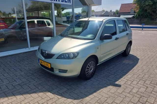 Mazda 2 (2006) thumbnail 2