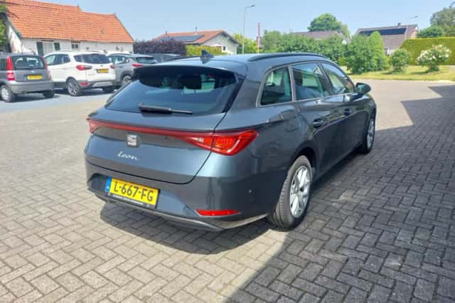 SEAT Leon (2021) thumbnail 4