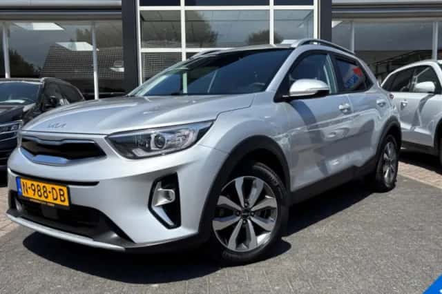 Kia Stonic (2021) thumbnail 1
