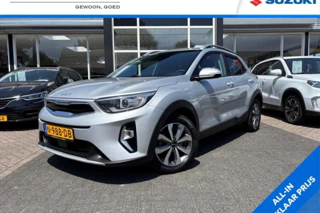 Kia Stonic (2021) thumbnail 2