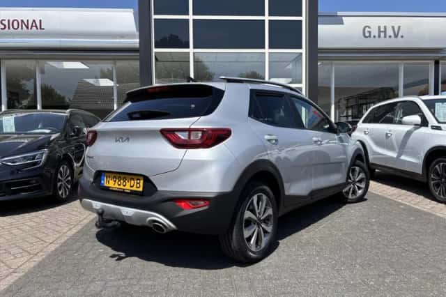 Kia Stonic (2021) thumbnail 3