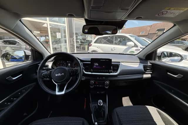 Kia Stonic (2021) thumbnail 4