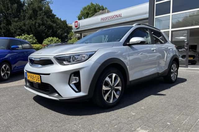 Kia Stonic (2021) thumbnail 5