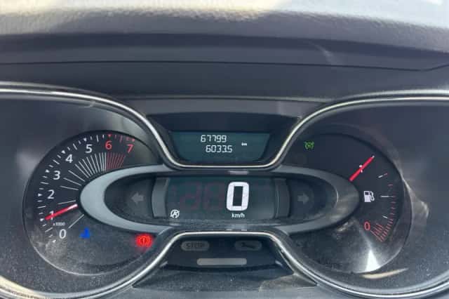 Renault Captur (2016) thumbnail 6