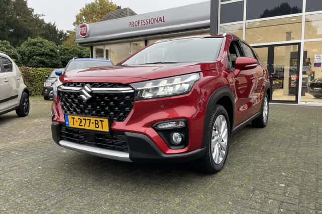 Suzuki S-Cross (2023) thumbnail 4