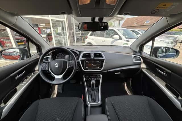 Suzuki S-Cross (2021) thumbnail 4