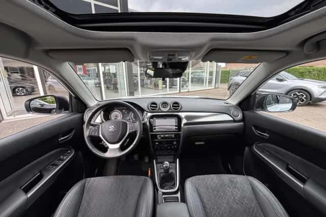 Suzuki Vitara (2018) thumbnail 4