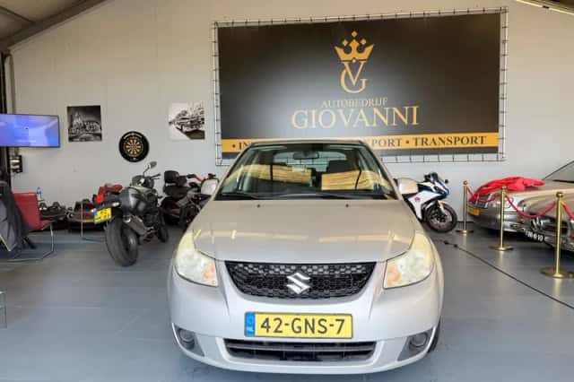 Suzuki SX4 (2008) thumbnail 2