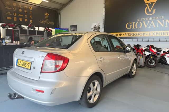 Suzuki SX4 (2008) thumbnail 4