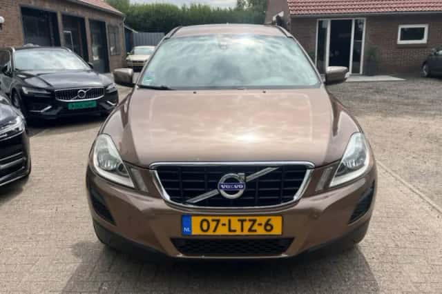 Volvo XC60 (2010) thumbnail 3