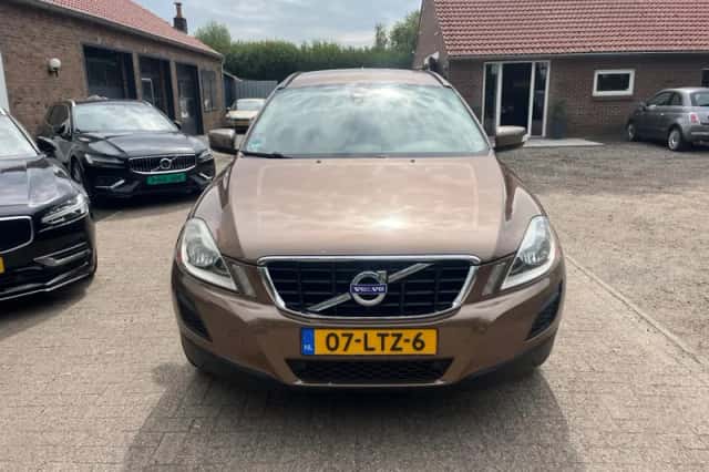 Volvo XC60 (2010) thumbnail 3