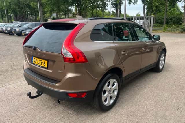 Volvo XC60 (2010) thumbnail 4