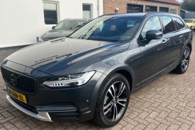 Volvo V90 (2017) thumbnail 1