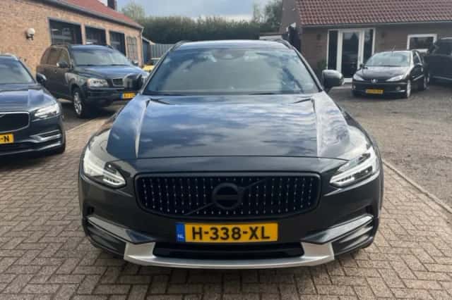 Volvo V90 (2017) thumbnail 3